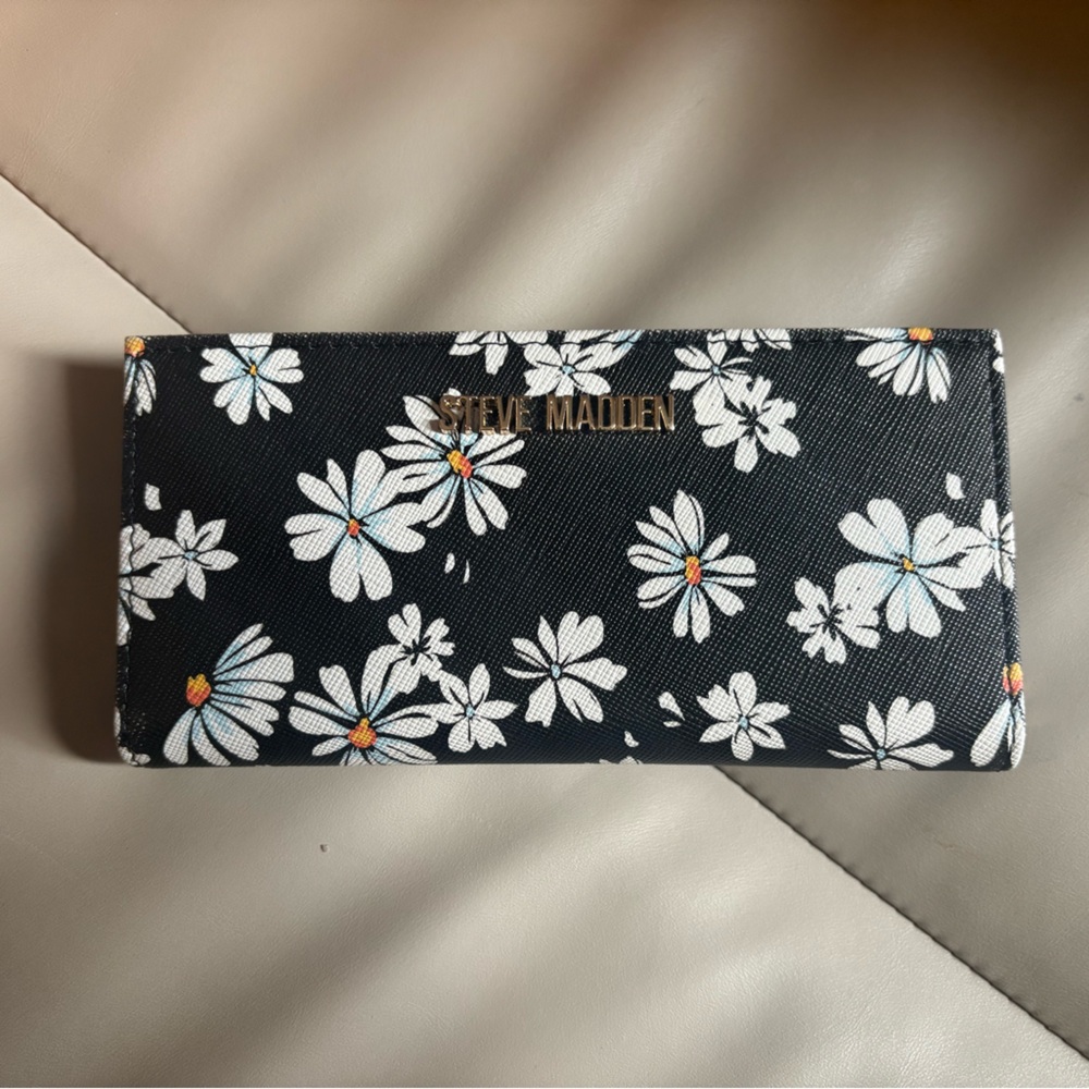 Women’s Steve Madden wallet